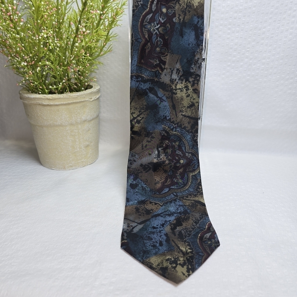 CHURCHILL COLLECTEION VINTAGE Blue and Brown Batik Pattern Mens TIE